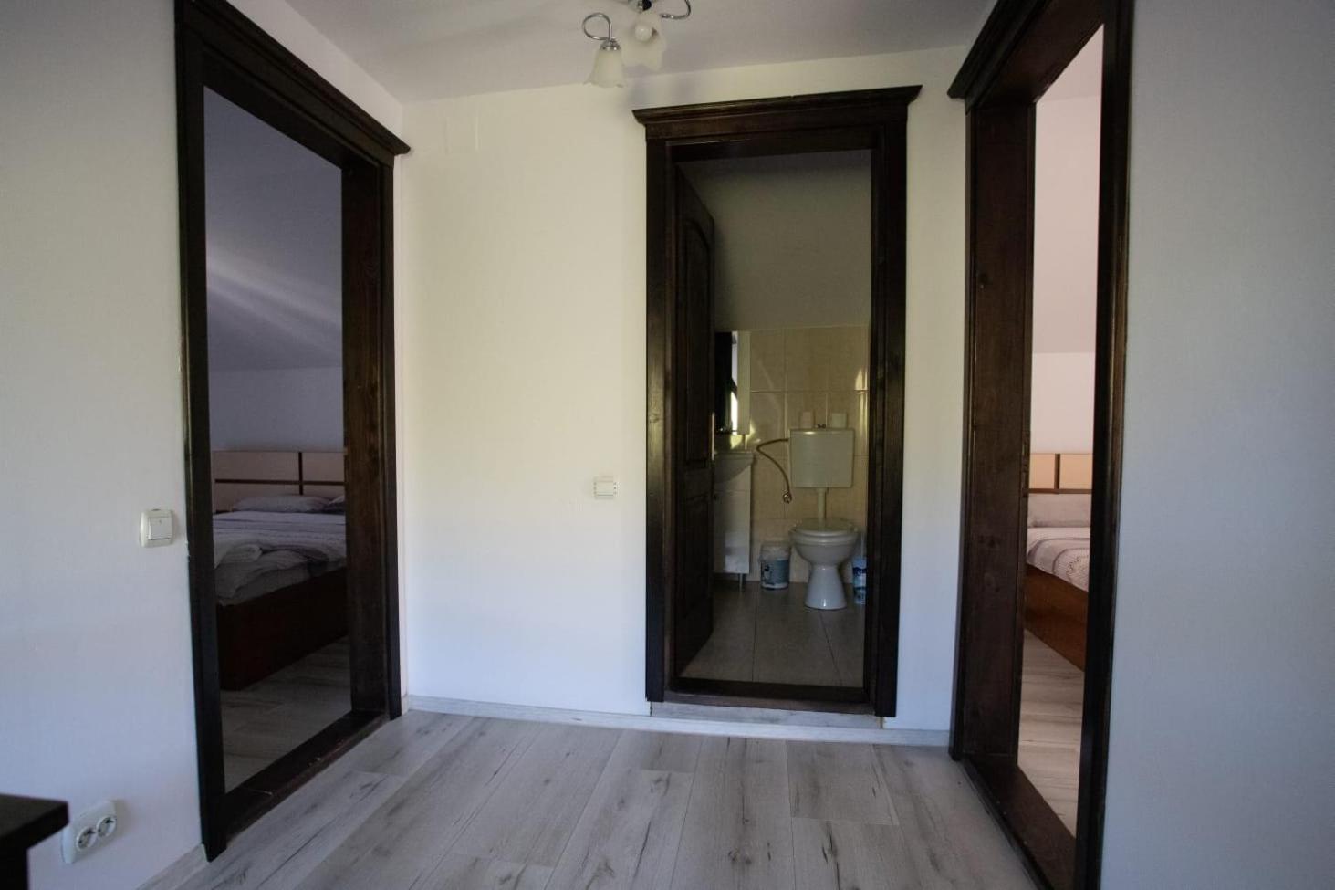 Casa Din Livada, Poiana Marului, Brasovヴィラ エクステリア 写真